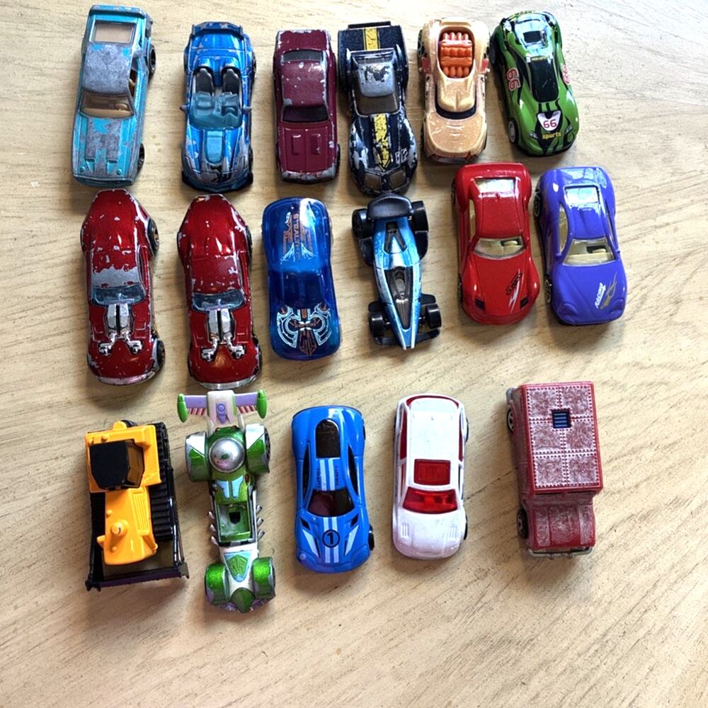 Hot Wheels Diecast Toy Car Lot of 17 Mixed Models Vintage Modern Antique Cars